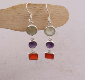 Pendientes de Plata de Ley 925 con Prehnita Natural, Amatista y Cornalina, Diseño de Tres Niveles, Hechos a Mano, Venta al Por Mayor - Product Image 2