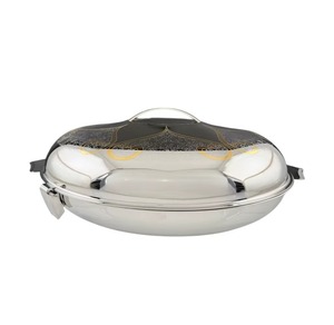 Increíble cacerola que emite calor físico desde una olla metálica caliente crea un ambiente de comedor acogedor y comunitario. - Product Image 4