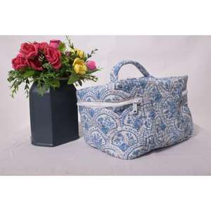 Bolsa de Maquillaje Portátil Acolchada de Algodón con Estampado Floral, Gran Capacidad, con Cierre, Hecha a Mano, para Cosméticos, Viajes, Regalo para Mujer - Product Image 3
