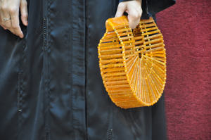 Pochette de soirée de luxe en acrylique doré scintillant en forme d'éventail, sac rigide de créateur pour mariage et événements, sac de déclaration - Product Image 4