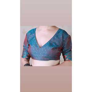 Sari en soie douce orange Banarasi tissé avec des robes de soirée uniques en zari à motif ondulé - Product Image 1