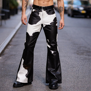 Pantalones acampanados unisex de cuero, cuero vacuno con estampado natural, color negro y blanco. - Product Image 1