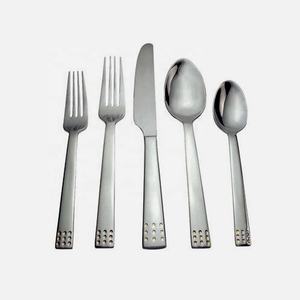 Nouveaux couverts de restaurant en acier inoxydable argent avec poignée unique en pointillés design de luxe look moderne ensemble de couverts - Product Image 1