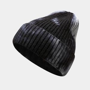 Bonnet chaud 100 % acrylique de haute qualité avec revers, motif tie-dye, lettres de dessin animé et points côtelés, idéal pour l'hiver et la plage - Vente en gros - Product Image 2