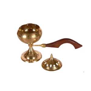 Brûleur à Bakhoor portatif en laiton avec poignée en bois, couvercle filigrané lune et étoile, porte-encens arabe portable pour le voyage - Product Image 3