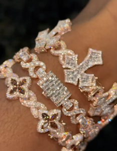 Pulsera de Moissanita y Diamantes en Oro Rosa con Patrón Cruzado, Cadena de Eslabones con Micro Pavé, Joyería Religiosa de Lujo, Unisex, para Uso Diario - Product Image 5