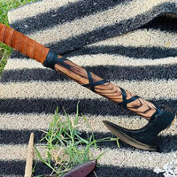 Hache de survie multi-usage Thewizcrafts artisanale en acier inoxydable industriel, manche en bois de rose, pour le camping et les activités de plein air