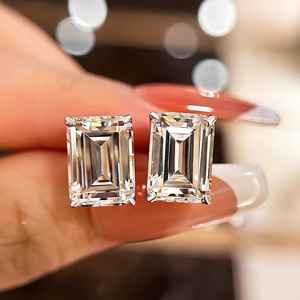 Pendientes de Diamantes Cultivados en Laboratorio con Corte Esmeralda, Oro Blanco de 14K, Forma Rectangular Clásica, Regalo de Aniversario para Ella, Joyería Fina Personalizada - Product Image 5