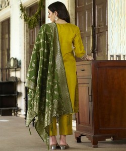 Ensemble haut et bas brodé Tesla fantaisie avec dupatta, tenue de fête, prix de gros, vêtement ethnique, couleur moutarde - Product Image 2