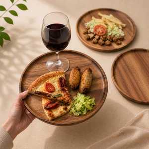 Bandeja de madera redonda hecha a mano y personalizada para servir frutas, aperitivos, café, nueces y alimentos, de UO INDIA - Product Image 1