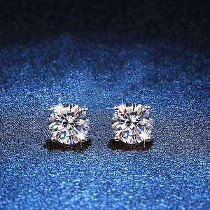 Elegantes Pendientes de Diamante Moissanite con Corte Brillante, con Cierre de Presión Seguro y Acabado Resistente al Deslustre para Mujeres y Hombres - Product Image 4
