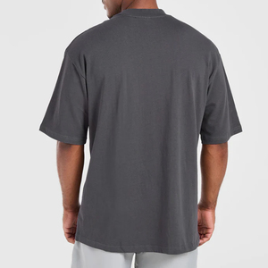 T-shirt basique noir en polyester tricoté de 220 grammes pour homme, imprimé sérigraphié, col oversize, manches courtes, coupe ample, style streetwear décontracté - Product Image 2