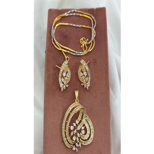 Conjunto de collar con colgante y pendientes con piedras CZ de calidad premium y acabado dorado impecable para fiestas, colección para mujeres. - Product Image 1