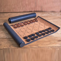 Plateau de jeu portable en cuir enroulable pour le jeu de la renarde et du canard, avec des pièces modernes et un design compact pour le divertissement familial en déplacement