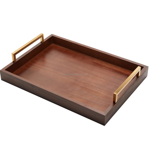 Bandeja de servicio de madera de lujo con asas de metal dorado para bebidas, alimentos y aperitivos con detalles dorados - Product Image 1