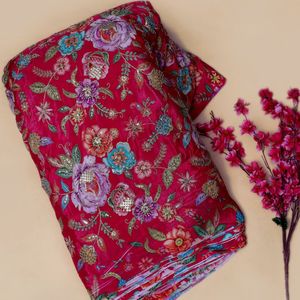 Robe de mariée ethnique indienne de luxe en tissu crêpe léger avec broderie florale rose fuchsia pour mariage/occasion spéciale - Product Image 3