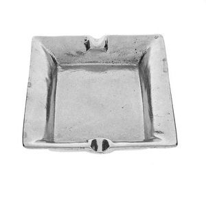 Cendrier en métal pour table, design minimaliste, matériau durable et finition soignée, adapté au bureau et aux espaces de vie. - Product Image 3
