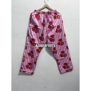 Ensemble de pyjama pour femmes en coton biologique respirant à taille élastique imprimé fraises rayé à manches longues et pantalon long, vêtements de nuit doux - Product Image 4
