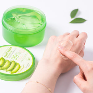 Gel calmante de aloe vera hidratante de la marca coreana n.° 1 en cosmética, SOQU, con ingredientes orgánicos que hidratan y controlan la piel grasa. - Product Image 3