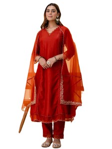 Salwar Kameez en Mélange de Soie Rouge RN avec Broderie Rose, Longueur Genou, Coupe Classique, Vêtement Traditionnel Indien et Pakistanais pour Femme, Tenue Décontractée, Séchage Rapide - Product Image 1
