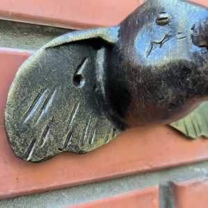 Poignée de porte en fer forgé en forme de tête d'éléphant – résistante à la rouille, facile à installer – une pièce décorative exquise pour portes ou portails. - Product Image 6