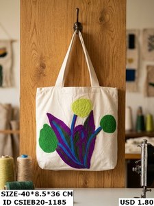 Bolsa de Mano Roja Bordada con Diseño Floral, Estilo Bohemio, Bolsa de Compras de Lona para Uso en Verano - Product Image 2