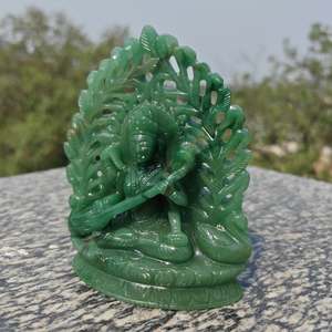 Estatua de la Diosa Saraswati Tallada en Jade Verde con Fondo de Plumas de Pavo Real, Decoración para el Hogar con Deidad Hindú - Product Image 5