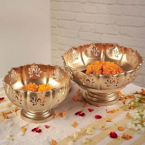 Luxury Gift Metal Urli Bowl Vintage Style Floating Diya Flower Decorative Bowl for <b>Home</b> <b>Temple</b> Decor - Product Image 5