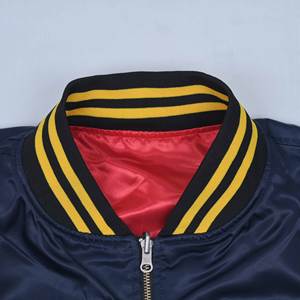 Veste d'hiver streetwear en nylon satiné matelassé de qualité supérieure avec logo personnalisé, col côtelé, veste bomber brodée de style universitaire - Product Image 3