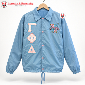 Veste de coach personnalisée Gamma Phi Delta Sorority, logo brodé sur le devant, couleurs rose et bleu clair, manches longues, légère, pour femme - Product Image 4