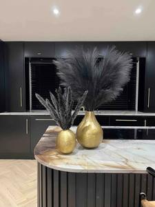 Vase de table en laiton fait main de luxe, finition texturée, accent décoratif pour la maison, idéal comme cadeau de pendaison de crémaillère, à prix raisonnable - Product Image 4
