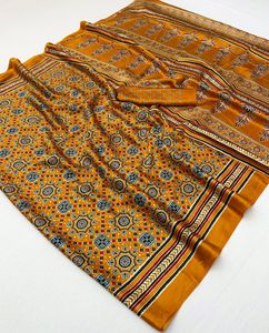 Sari traditionnel indien en soie pure satinée modal, imprimé numérique AJRAKH, doux et élégant pour les occasions spéciales - Product Image 3