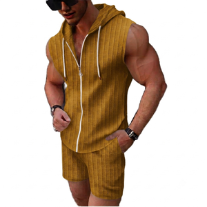 Ensemble de vêtements d'été pour hommes, style sportif, tissu tricoté respirant, coutures durables pour un confort durable et un style élégant - Product Image 1