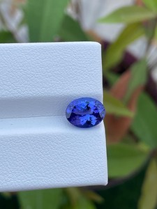 Pierre précieuse naturelle Tanzanite bleue, taille ovale, certifiée IGI, effet optique léger, provenance Inde, pierre brute pour la fabrication de bijoux fins - Product Image 5