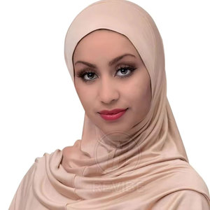 Hijab Moderne Tendance au Design Élégant en Tissu Léger Spandex pour Usage Quotidien - Product Image 5