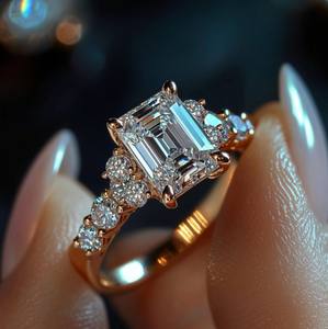 แหวนหมั้นเพชรโมอิสซาไนต์ชุบทองคำ 18K เงินสเตอร์ลิง ดีไซน์หรูหรา ระยิบระยับ สำหรับเธอ - Product Image 4