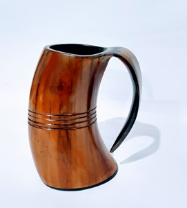 Jarra de Cuerno Vikinga Personalizada de Alta Calidad, Grabada a Mano, de la Marca India Curio Craft, Jarra de Cuerno Pulida para Beber - Product Image 2