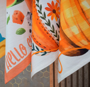 Paño de Cocina 100% Lino al por Mayor con Estampados Coloridos de Frutas y Motivos Festivos, Paño Premium para Cocina y Decoración de Mesa - Product Image 2
