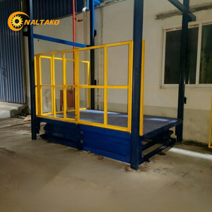 Table élévatrice à ciseaux électrique de 1500 kg avec rampe d'accès intégrée pour le chargement de chariots à palettes - Product Image 5
