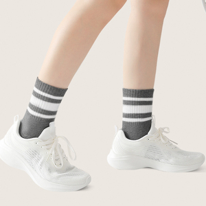 Chaussettes de sport professionnelles personnalisées pour la course, le yoga et le basketball, séchage rapide, respirantes, écologiques, doublure en coton pour l'automne, hauteur genou - Product Image 4