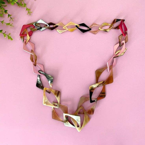 สร้อยคอทำมือจากเขาควายเป็นมิตรกับสิ่งแวดล้อมสำหรับผู้หญิง ดีไซน์ทันสมัย สายยาว เหมาะเป็นของขวัญทางธุรกิจ จาก ZEHRA INDUSTRIES งานฝีมือจากธรรมชาติ - Product Image 6