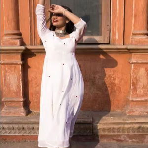 Robe maxi décontractée à col en V sexy pour femmes grandes tailles, robe maxi pour femmes musulmanes, broderie et respirante - Product Image 1