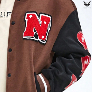 Chaqueta Varsity Vintage Marrón para Hombre, Chaqueta Bomber con Mangas Negras y Bordado de Letras, Chaqueta de Béisbol Casual de Dos Tonos - Product Image 6