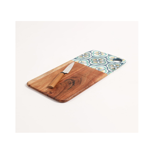 Planche à découper rectangulaire en bois Artisan Living Creation avec poignée décorative à motifs et couteau assorti - Product Image 1