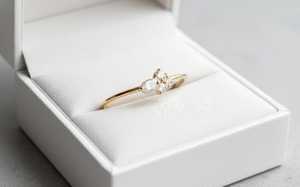 Bague à quatre pierres en diamant de laboratoire taille ronde et marquise, or jaune 14 carats, bijou de promesse de mariage pour amoureux - Product Image 2