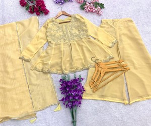 ชุดสาหรี่ผ้าไหมสีเหลืองปักลายแบบดั้งเดิมสำหรับผู้หญิง ทรงหลวม ความยาวระดับข้อเท้า สไตล์อินเดีย-ปากีสถาน รุ่น JJ-1025- 85431 - Product Image 4