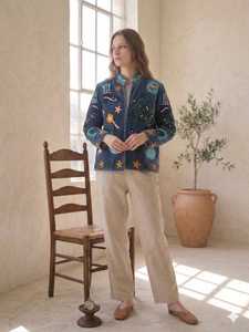 Veste en velours brodée motif symbolique, style bohème chic moderne, manteau ethnique artisanal pour festival - Product Image 3