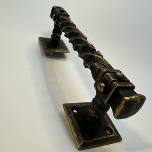 Poignée de portail en fer forgé de style traditionnel Iron Nature avec motif floral et surface peinte – Quincaillerie élégante pour clôture - Product Image 4
