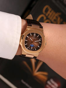 นาฬิกาข้อมือผู้ชาย Alexander Ferros รุ่น 6122R-08 สายหนัง หน้าปัดกลม ขนาด 42.5 มม. ตัวเรือนสแตนเลสสตีล ระบบอัตโนมัติ สายรัดแบบหัวเข็มขัด  หน้าปัดแซฟไฟร์ กันน้ำได้ - Product Image 2