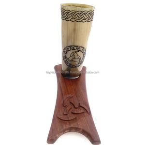 Promotion nouveau Style fait à la main buffle corne à boire avec support sculpté ivoire décoration exporté en gros de l'Inde - Product Image 1